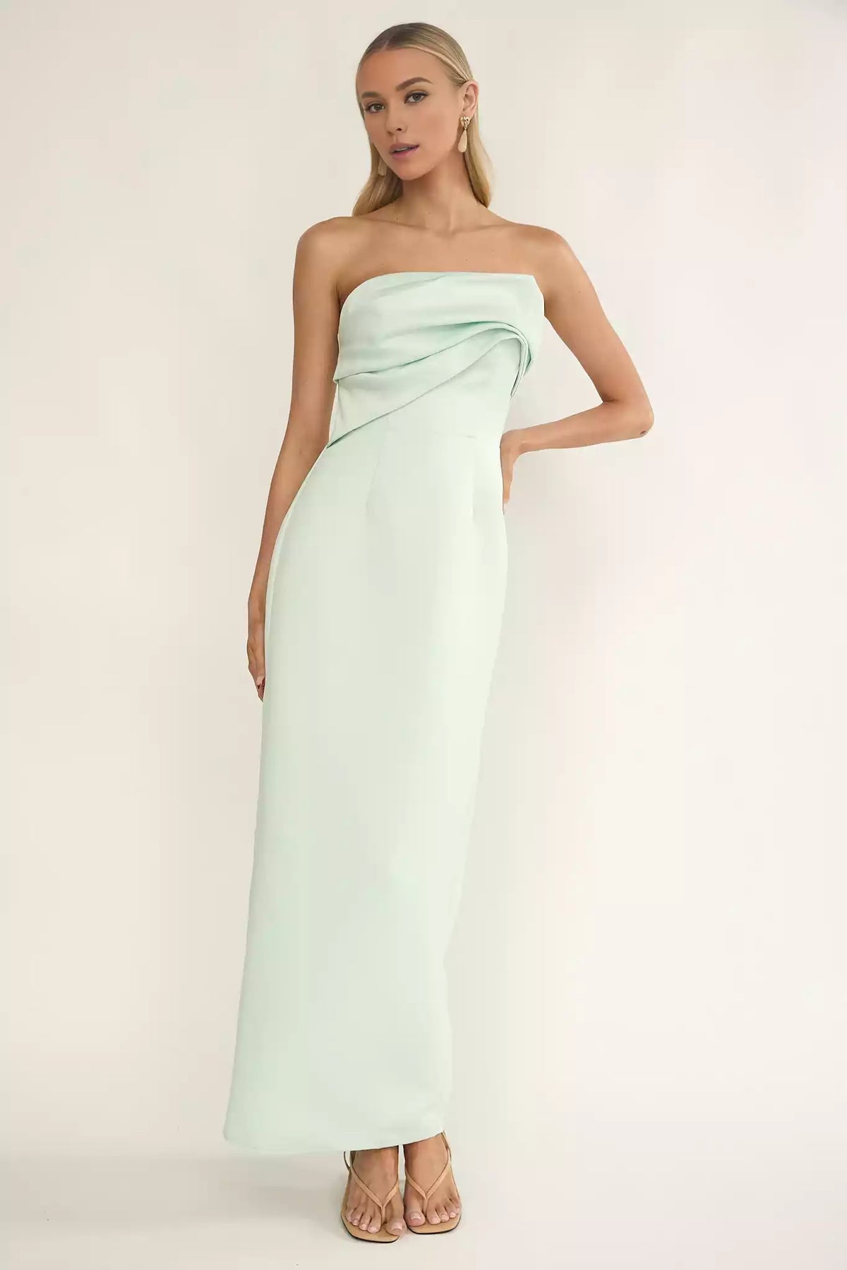 Exquisite lining without shoulder straps, pleated details, back with zipper Prom Dresses