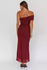 Fashionable single shoulder lining with pleated details at the waist and zippers on the sides Prom Dresses