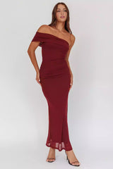 Fashionable single shoulder lining with pleated details at the waist and zippers on the sides Prom Dresses