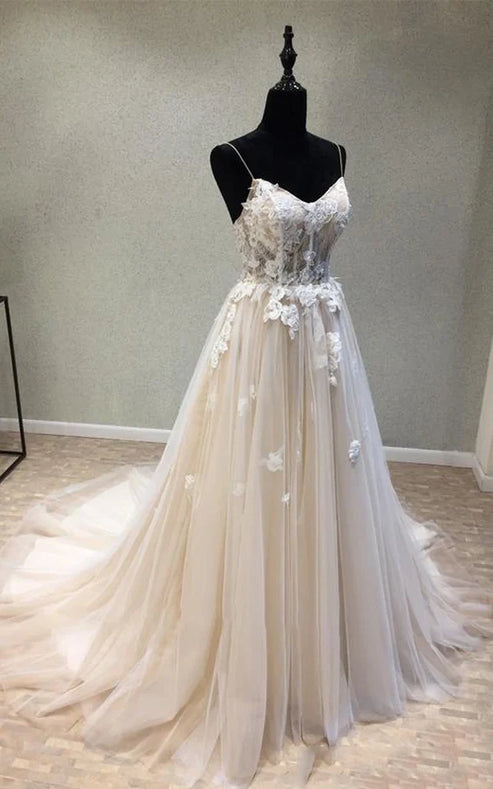 Garden Style Tulle Spaghetti Sleeveless Corset Back Wedding Dress with Appliques Elegant