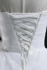 Glamorous Ball Gown Sweetheart Organza Wedding Dress With Lace TN0010