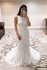 Gorgeous Round Neck Beach Sleeveless Mermaid Lace Wedding Dress With Train