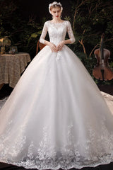 Luxury Big Sweep Train Wedding Dress Plus Size Lace Gown