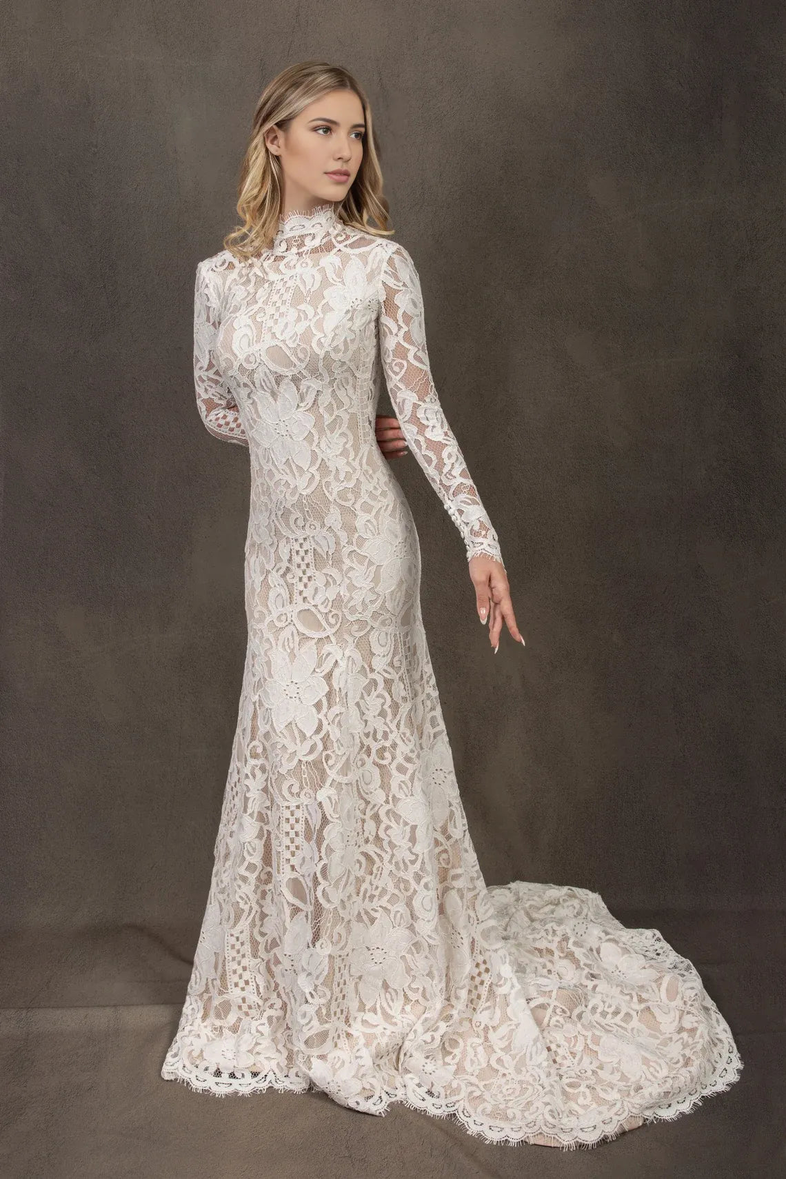 Hight Neck Elegant Long Sleeve Wedding Dress Bride Dress Open Back Lace With Train