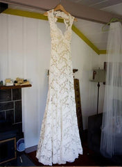 Lace Sheath/Column V-Neck Wedding Dresses With Bow(S) Sweep Train Sleeveless Elegant