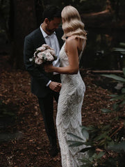 Sexy Sequin Wavy beaded lace Backless Halter Neckline Floor-length Train Wedding Dresses Elegant