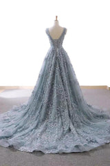 V-neck Appliques Lace Wedding Dresses with Chapel Train