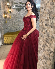 Lace Appliques Off Shoulder Tulle Ball Gowns With 3D Flowers Embroidery