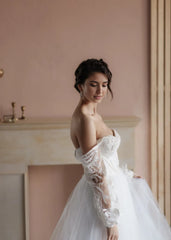 Luxurious Corset Wedding Dress Voluminous Long Boho Sleeves Romantic Embroidered Lace Gown Whimsical Skirt Classic Wedding Bride Dress