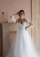 Luxurious Corset Wedding Dress Voluminous Long Boho Sleeves Romantic Embroidered Lace Gown Whimsical Skirt Classic Wedding Bride Dress