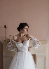 Luxurious Corset Wedding Dress Voluminous Long Boho Sleeves Romantic Embroidered Lace Gown Whimsical Skirt Classic Wedding Bride Dress