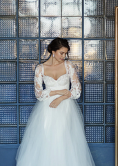 Luxurious Corset Wedding Dress Voluminous Long Boho Sleeves Romantic Embroidered Lace Gown Whimsical Skirt Classic Wedding Bride Dress