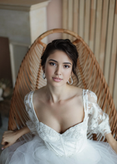 Luxurious Corset Wedding Dress Voluminous Long Boho Sleeves Romantic Embroidered Lace Gown Whimsical Skirt Classic Wedding Bride Dress