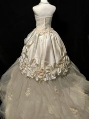 New Arrival Wedding Dress Strapless Pleated Tulle Wedding Dress HZ0319