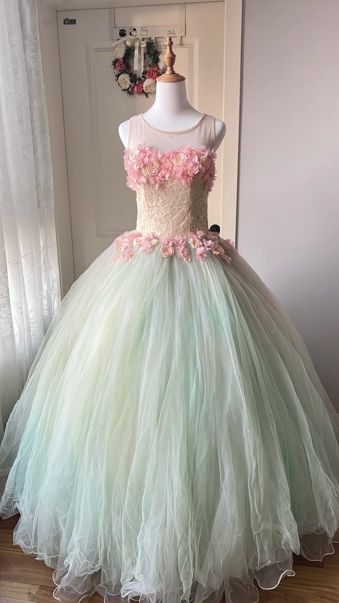 New Design Prom Dress Crew Neck Pleated Tulle Flower Ball Gown Evening Dress Quinceanera Dress HZ0319