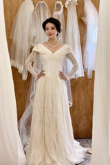 Retro Wedding Dress V-neck Lace Long Sleeves Pleated Wedding Dress HZ0319