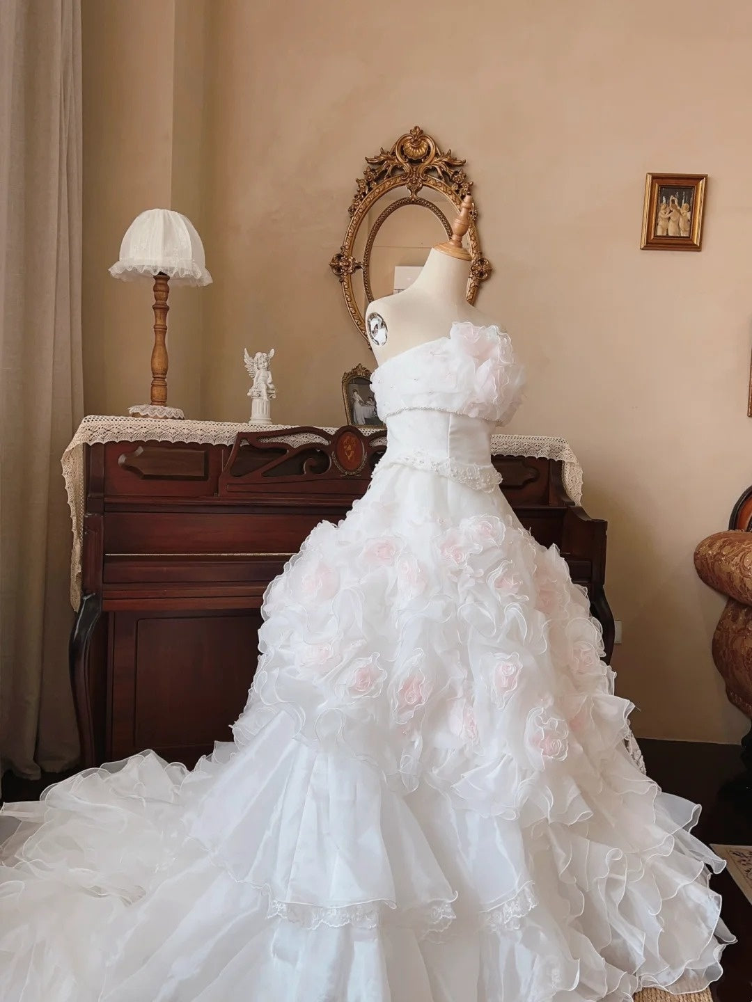 Pretty Wedding Dress Strapless Flower Tiered Ruffle Wedding Dress HZ0319