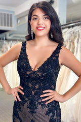Black Tulle Appliques V-Neck Trumpet Long Wedding Dress