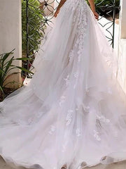 Wholesale A-Line/Princess Sweetheart Wedding Dress Spaghetti Straps With Appliques