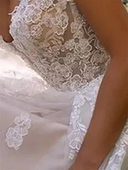 Wholesale A-Line/Princess Sweetheart Wedding Dress Spaghetti Straps With Appliques