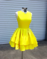 Modest Short Prom Dresses Satin Ruffles
