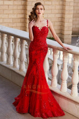 Trumpet/Mermaid Scoop Neck Court Train Long Prom Dress with Sequins