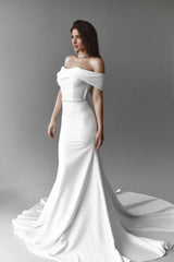 Off-the-Shoulder Wedding Dress Mermaid Simple Long Train Open Top Wedding Dress Unique Bride Dress With Long Train