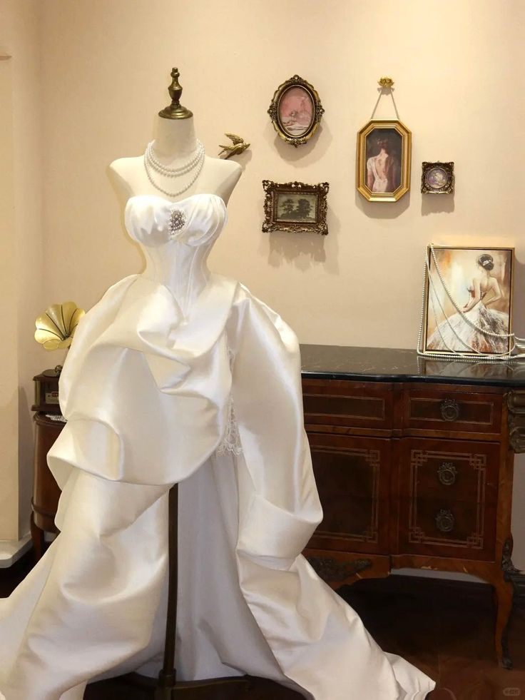 Classy White Strapless Satin Pleated Wedding Dress S181