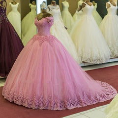 Pretty Lace Appliques V-neck Tulle Ball Gowns Quinceanera Dresses