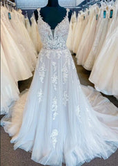 V-Neck Backless Lace/Tulle Wedding Dress