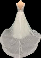 V-neck Sparkly Tulle Wedding Dress with Appliques