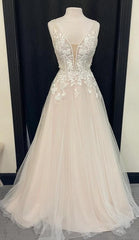 V-neck Tulle A-line Wedding Dress with Appliques