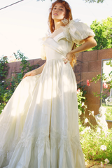 Round Neck A-line Vintage Stunning Puffy Sleeve Dramatic Big Train Wedding Dress Floral Applique