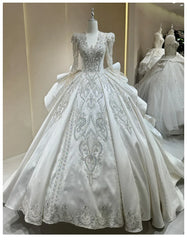 Luxurious Wedding Gown For Women Customized Satin Design