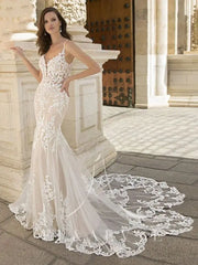 Wedding Dress With Chapel Train Backless Party Dresses Customized Spaghetti Straps Deep V-Neck Gowns