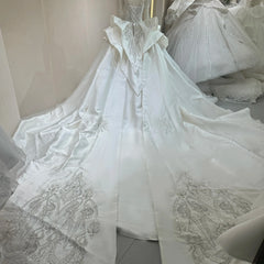 Luxurious Wedding Gown For Women Customized Satin Design