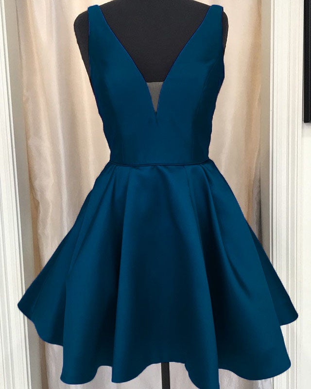 Sexy Plunge V-neck Satin Homecoming Dresses Short Cocktail Party Gowns