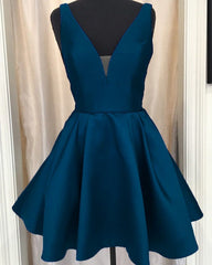 Sexy Plunge V-neck Satin Homecoming Dresses Short Cocktail Party Gowns