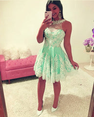 Short A-line Halter Homecoming Dresses Lace Appliques