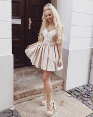 Short A-line V-neck Satin Homecoming Dresses Lace Embroidery