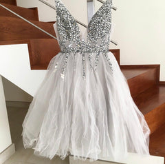 Short Crystal Beaded Tulle V-neck Prom Homecoming Dresses