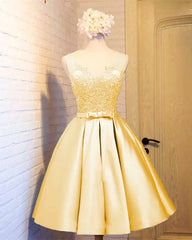 Short Lace Appliques V Neck Homecoming Dresses