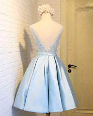 Short Lace Appliques V Neck Homecoming Dresses