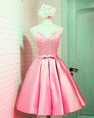 Short Lace Appliques V Neck Homecoming Dresses