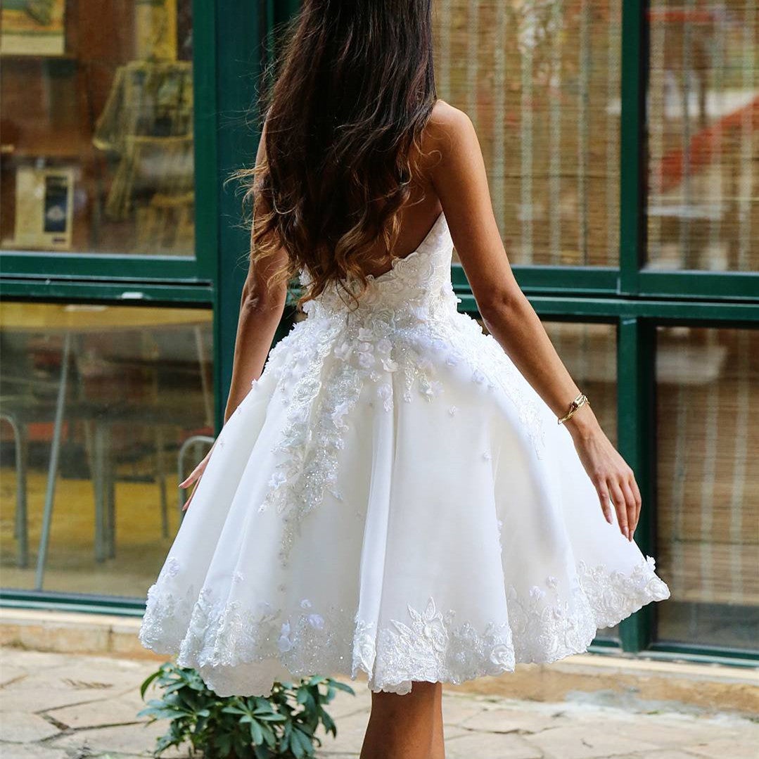Short Lace Sweetheart White Homecoming Dresses