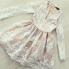Short Lace V-neck Long Sleeves Homecoming Dresses