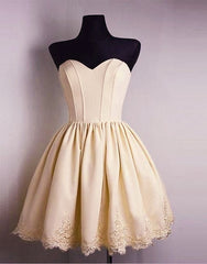 Short Satin Sweetheart Homecoming Dresses Lace Appliques Prom Gowns