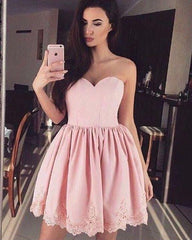 Short Satin Sweetheart Homecoming Dresses Lace Appliques Prom Gowns