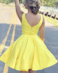 Short Satin V-neck Ball Gowns Homecoming Party Dress