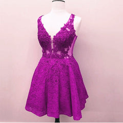 Elegant Short V Neck Lace Homecoming Dresses